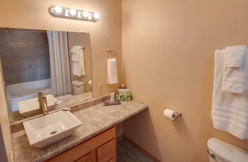Grafton Bed & Breakfast | The Deckhouse at Aerie`s Resort