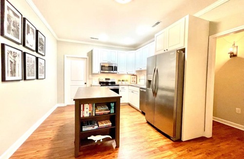 Paducah House | The Dim Light - The Carriage House Flats South