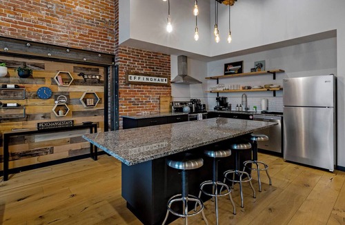Effingham Apartment | The Exchange. Downtown Luxury for Two, XCHNG. Industrial Executive Loft w/King Bed