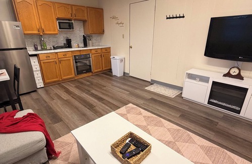 West Allis Apartment | The Fairground Flat - charming 1-bedroom apartment in West Allis