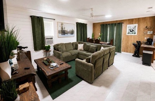 Karnack House | The Gator Den at Caddo Lake/Big Lake - Hot Tub - Boat Ramp - Outdoor Games