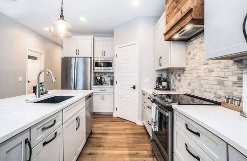 Holland Condo | The George and Evelyn on 8th, Evelyn 202