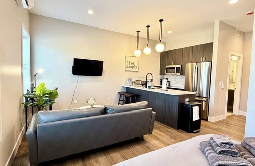 St. Louis Apartment | The Grove Studio, Manchester Ave:Near Forest Park