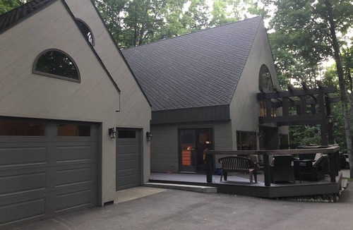 Harbor Springs House | THE HARBOR HOUSE LODGE! Enjoy water sports, golf, skiing and more.