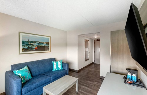 Port Washington Hotel | The Harborview on Lake Michigan, an Ascend Collection Hotel