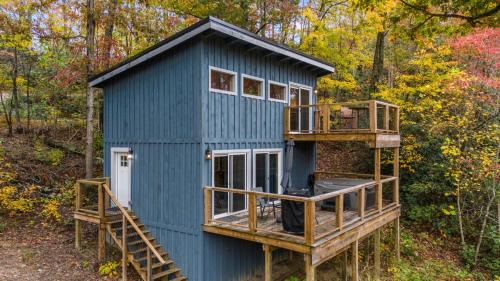 Stanton House | The Hummingbird - Mountaintop Cabin with Hot Tub
