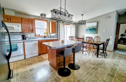Osage House | The Lake House: Private Lakefront Escape Resort-Style Hike Swim Paddle ATV Rest