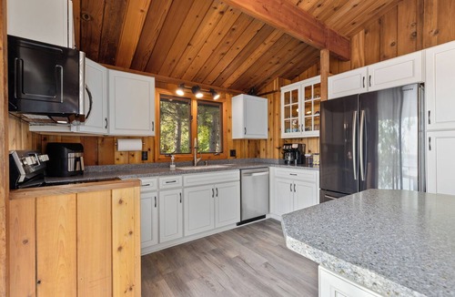 Cushing Cabin | The Lakeside Lookout - Lakefront 4BR Cabin - Dock, Kayaks, Swim Raft + Game Shed