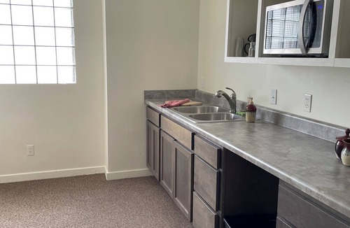 Hannibal Apartment | The Library, a 1-bedroom apartment in Hannibal awaits your visit.