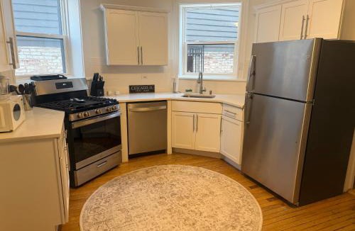 North Center Apartment | The Lyons' Lair