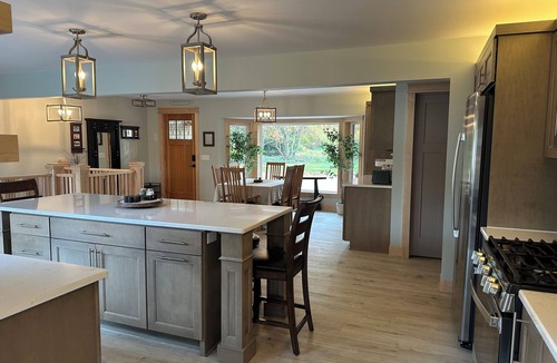 Saugatuck House | The Mason Jar 4BR/3BA Steps to Downtown, Hot Tub, Family-Friendly, Dog-Welcoming