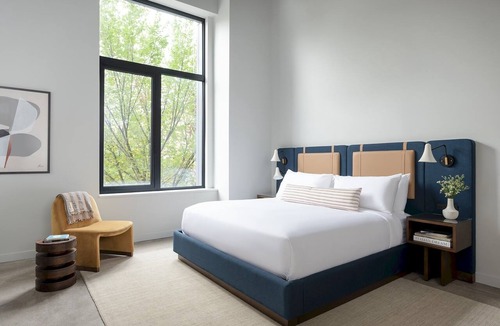 Near West Side Apartment | The Neighborhood Hotel - Little Italy LI