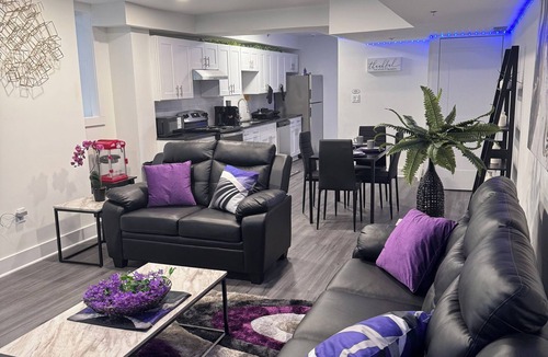 Midtown Apartment | The Peace Palace! nFabulous 2-bedroom apartment, close to downtown Detroit.