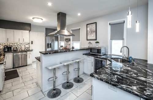 Whittier House | The Pleasant Mansion 9BR Uptown-Downtown by Lux Life