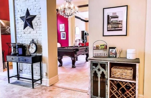 Soulard House | The PS House: Hot Tub, Pool Table, Walk Score 93, Historic home w modern updates