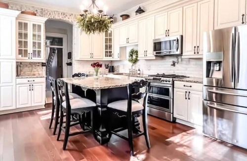 Soulard House | The PS House: Hot Tub, Pool Table, Walk Score 93, Historic home w modern updates