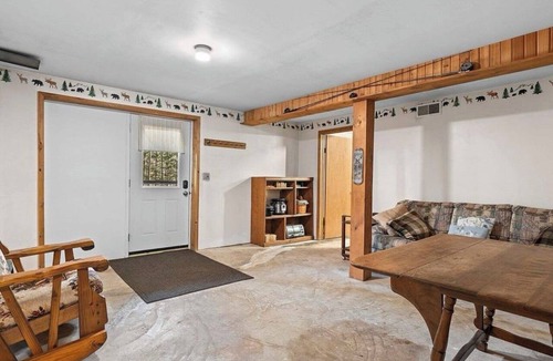 Goodman Cabin | The Red Quarter Cabin - Peaceful Lakeside Retreat