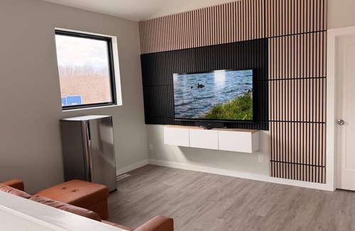 Stevensville House | The Sandpearl - modern dune home,hot tub, fire pit, barbeque, beaches, wineries