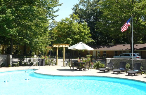 Saugatuck Hotel | The Saugatuck Retro Resort Motel
