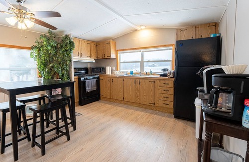 South Range House | The South Range Cabin: Next to snowmobile trail!