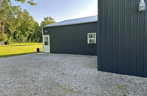 Jewell House | The Tin Roof- Enjoyable 2-bedroom barn with AC in charming Defiance