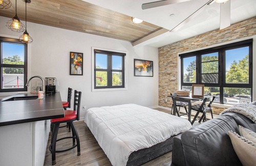 Saugatuck Condo | The Urban Coastal : Downtown Saugatuck - Cozy Condo with Lakeside Views