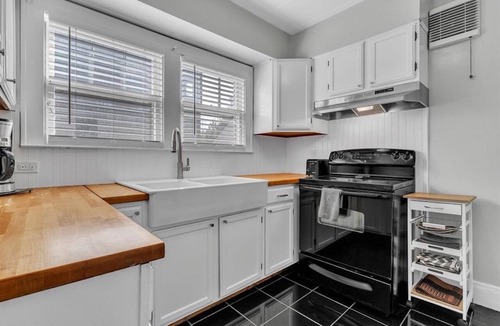 Bryant Pattengill East House | The Vellonia - Ann Arbor Cottage. Cozy 2-bedroom 3 beds at unique place
