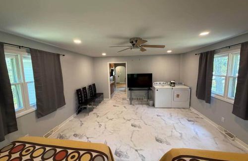 Bridgman House | The Vineyard House | Spacious Home Near Wine, Beer & Lake MI