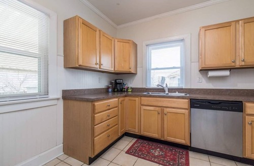 Lexington House | This bungalow is a 2 bedroom(s), 1 bathrooms, located in Lexington, KY.
