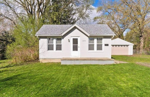 Southfield House | This house is a 2 bedroom(s), 1 bathrooms, located in Southfield, MI.