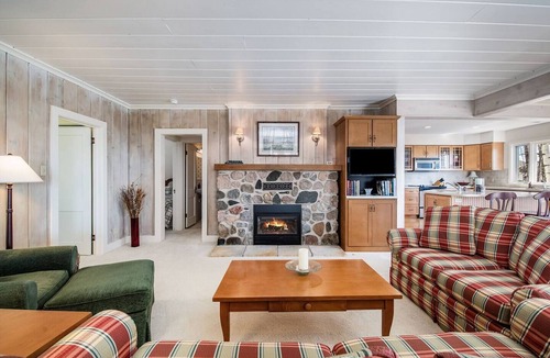 Harbor Springs House | This house is a 3 bedroom(s), 2 bathrooms, located in Harbor Springs, MI.