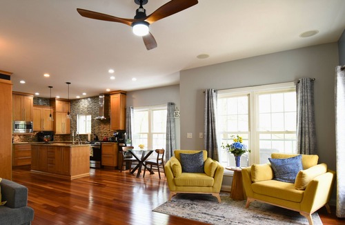 Thayer House | This spacious luxury retreat features 3 bedrooms and 2.5 bathrooms, comfortably sleeping up to 12 guests. The large dining table seats 12, making it perfect for family meals, group gatherings, or celebrating after a day on the course.