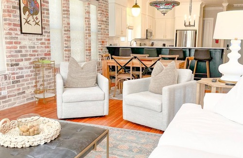 Laurel House | Top Property, Downtown Walkable, Private Suites
