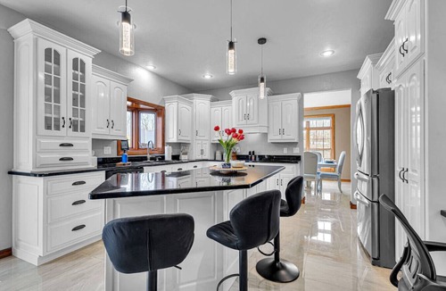 Howard House | Touchdown Retreat – Indoor Pool, Hot Tub & Games!