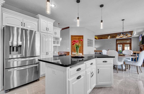 Howard House | Touchdown Retreat – Indoor Pool, Hot Tub & Games!
