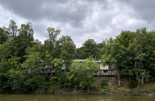 Eddyville House | Townhouses 1 & 6 (Sleeps 1-10) - Offer a Full Size Kitchen/Sitting Area, 2 Full size bathrooms with tub/shower units, 2 Queen beds, 1 twin bed, 2 Full Beds, 1 Futon.