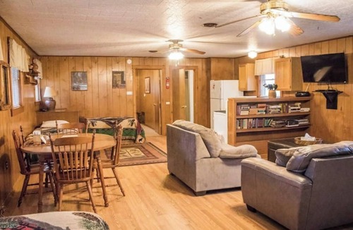 Triumph Cabin | Trading Post cabin near Starved Rock at Kishauwau Cabins - sleeps 6, no animals