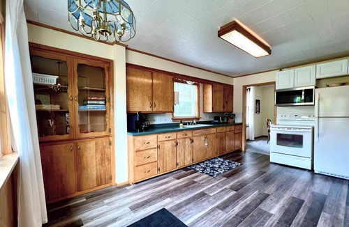 Wakefield House | Trailside #3 ~ Summer unwind- hot tub, ATV, hike, travel
