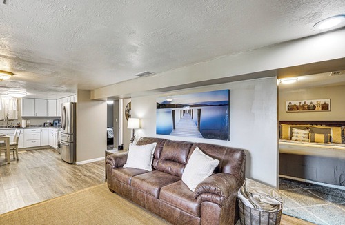 Clinton House | Truman Lake Retreat: Relax and Unwind