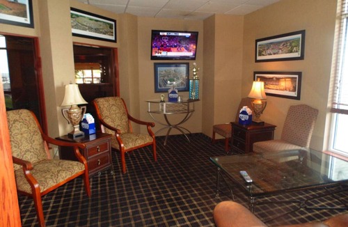 Houghton Lake Hotel | Two Floor Suite w/King Bed & Lake View | Free Parking | Free Breakfast