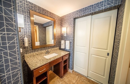 Kutzky Park Hotel | Two Queen Bedroom Suites | Pool, Parking & Breakfast | Mayo Clinic Area