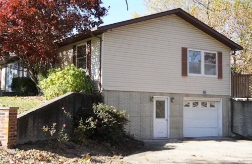 Pittsfield House | Ultimate Family Getaway at Pine Lakes | Waterpark, Pool & Lakefront Cabins