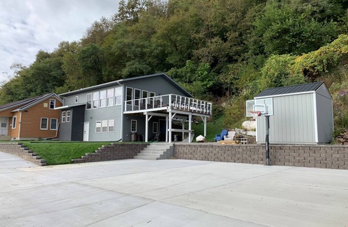 Brownsville House | Unique Mississippi River View Retreat - Sleeps 8 - Game Room + Near La Crosse