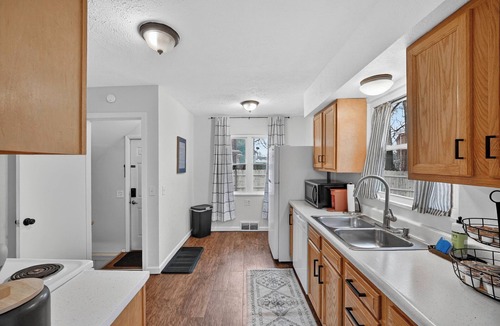 Ottawa House | Updated 3br- Fiber Wi-Fi by Toledo Hospital & UT!