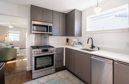 Grand Haven Cottage | Updated Grand Haven Cottage | Private Patio | Walk to Beach | Sleeps 5