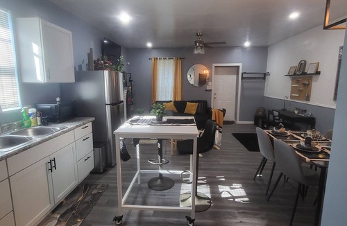 St. Louis House | Updated Modern 2 Bed/1 Bath Urban Bungalow in North City.10 Mins to Downtown STL
