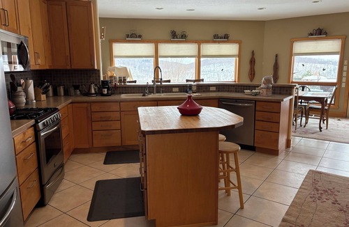 Decorah House | Upper Iowa River Valley Overlook, Peaceful Country Escape