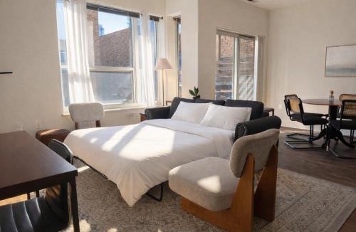 Yankee Hill Apartment | Upscale Apartment Near Lake Michigan · Sleeps 6-7