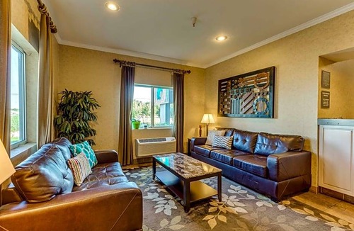 Ludington Hotel | 2-Star Hotel ∙ Best Western Lakewinds