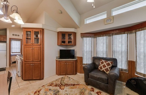 Utopia Cabin | Utopia River Retreat is a secluded paradise nestled along the Sabinal River in the Texas Hill Country.